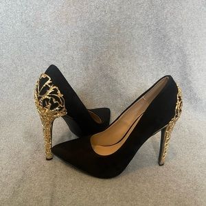 Heels with gold detailing